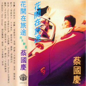 女生露大腿给男生吃
