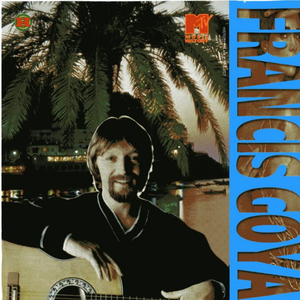 女生露大腿给男生吃
